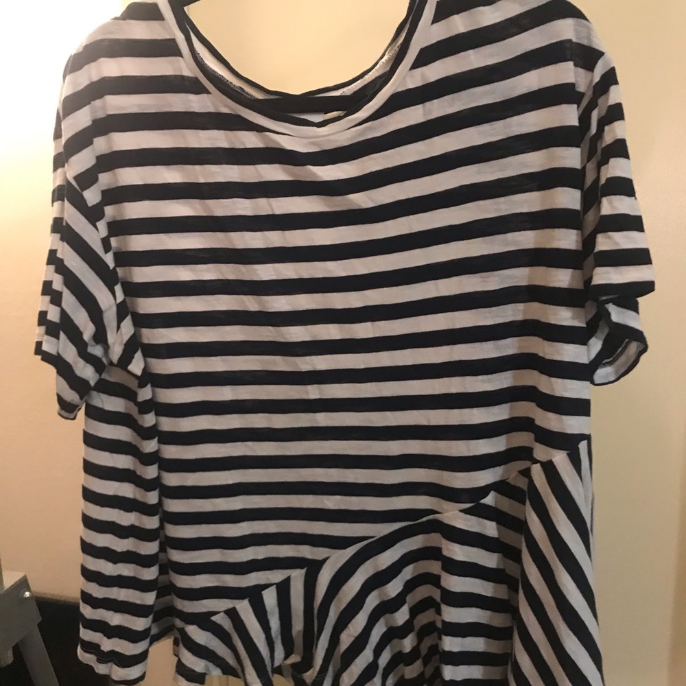 Navy & white flowy tee